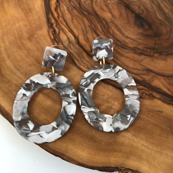Jewelry - New tortoiseshell acrylic earrings